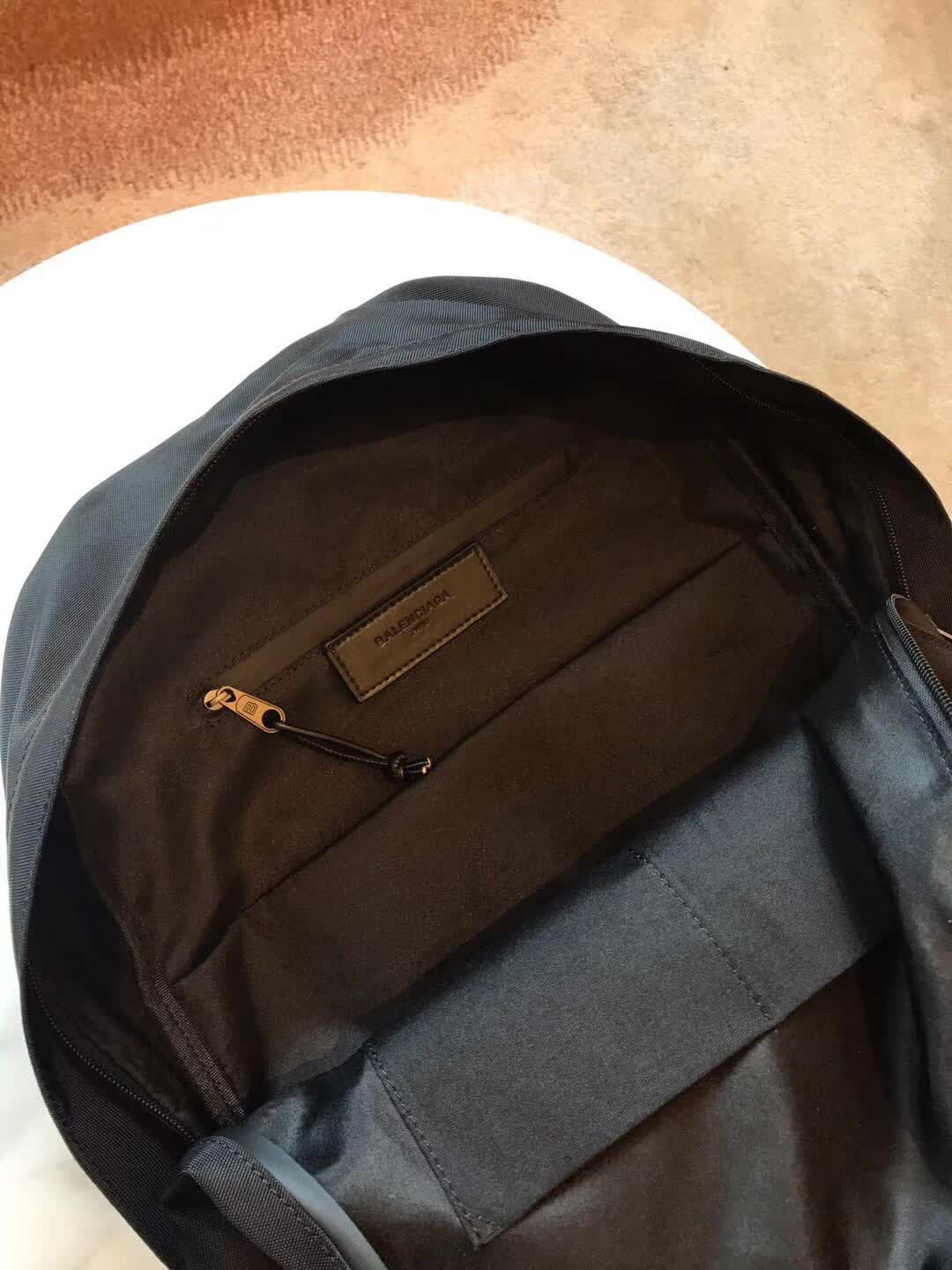 BALENCIAG巴黎世家 休閒款帆布雙肩包  BL1724